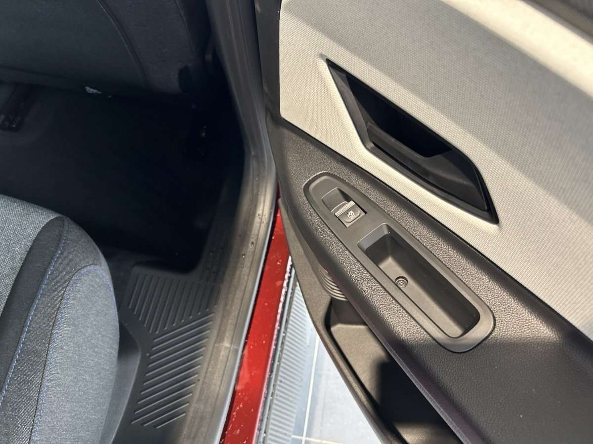 Fahrzeugbild eines Renault 4 E-TECH