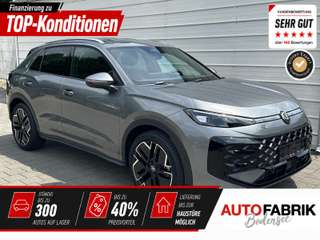 Schräge Frontansicht auf einen Volkswagen T-Roc , freigestellt