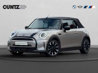 Schräge Frontansicht auf einen MINI COOPER , freigestellt