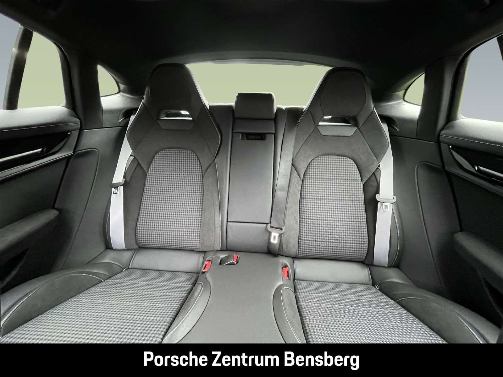 Fahrzeugbild eines Porsche Panamera