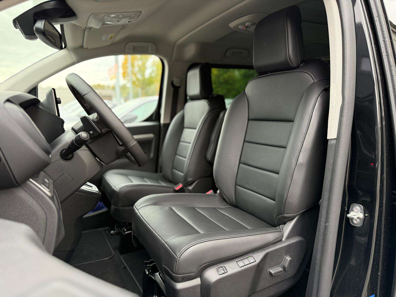 Fahrzeugbild eines Peugeot Traveller