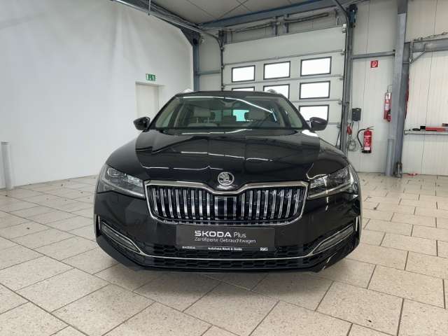 Fahrzeugbild eines Skoda Superb