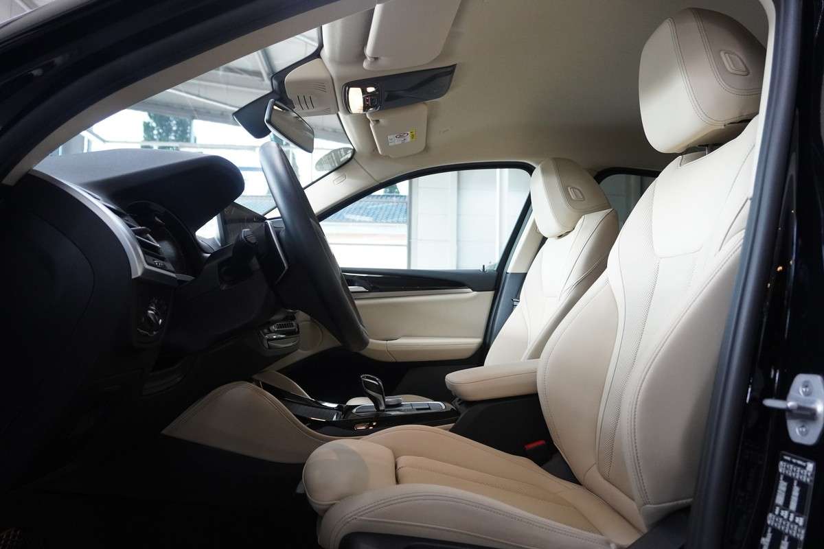 Fahrzeugbild eines BMW X4