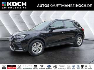 Schräge Frontansicht auf einen SEAT Arona , freigestellt