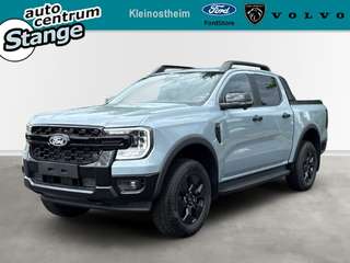 Schräge Frontansicht auf einen Ford Ranger , freigestellt