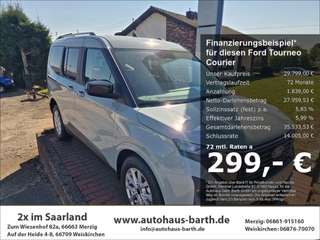 Schräge Frontansicht auf einen Ford Tourneo Courier , freigestellt