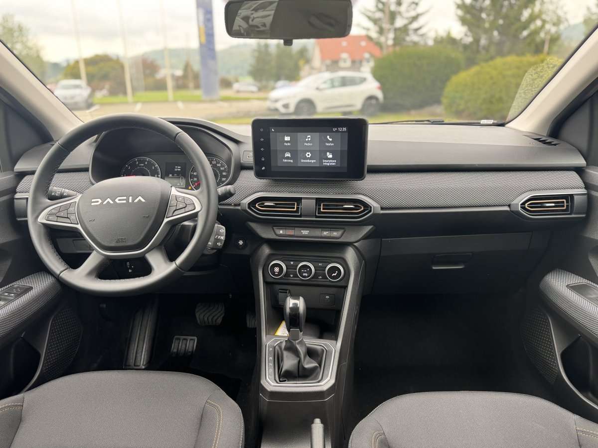 Fahrzeugbild eines Dacia Sandero