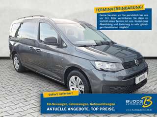 Schräge Frontansicht auf einen Volkswagen Caddy , freigestellt
