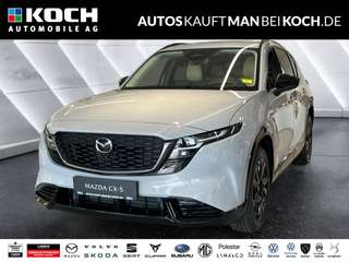 Schräge Frontansicht auf einen Mazda Mazda2 , freigestellt