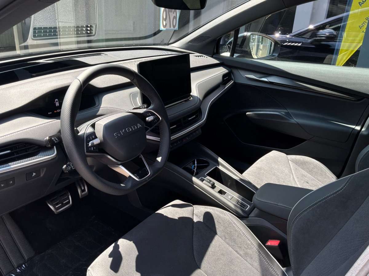 Fahrzeugbild eines Skoda ELROQ