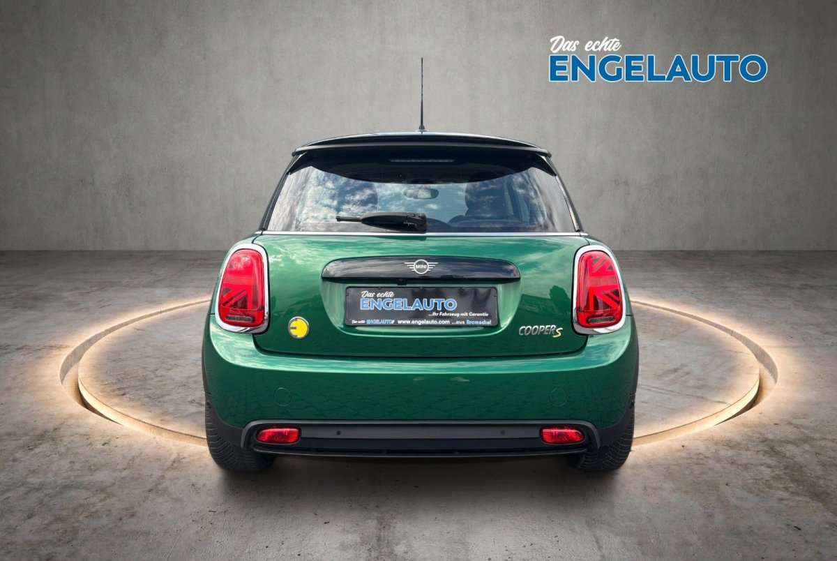 Fahrzeugbild eines MINI COOPER SE