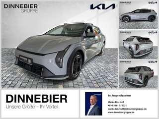 Schräge Frontansicht auf einen Kia EV4 , freigestellt