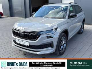 Schräge Frontansicht auf einen Skoda Kodiaq , freigestellt