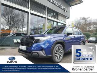 Schräge Frontansicht auf einen Subaru Forester , freigestellt