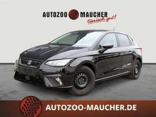Schräge Frontansicht auf einen SEAT Ibiza , freigestellt