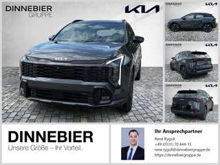 Schräge Frontansicht auf einen Kia Sportage , freigestellt