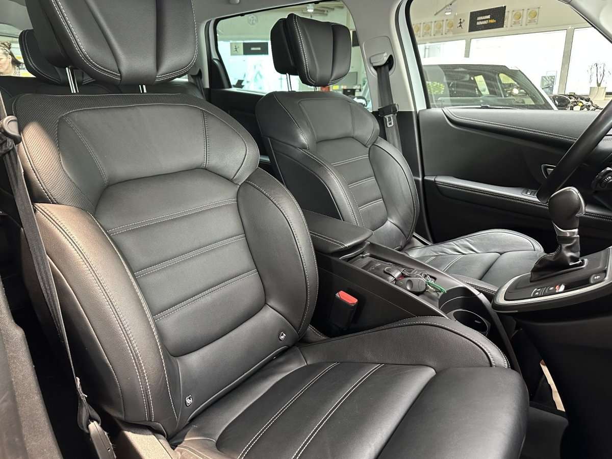 Fahrzeugbild eines Renault Grand Scénic