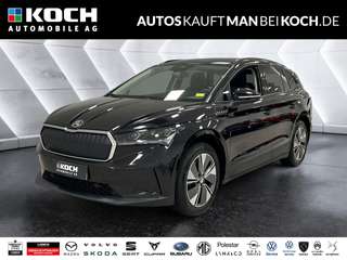 Schräge Frontansicht auf einen Skoda ENYAQ , freigestellt