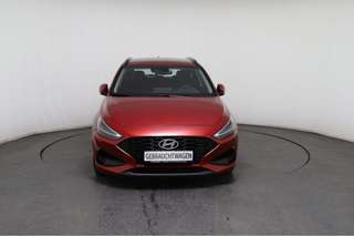 Schräge Frontansicht auf einen Hyundai i30 , freigestellt