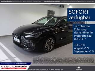 Schräge Frontansicht auf einen Hyundai i30 , freigestellt