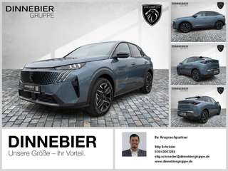 Schräge Frontansicht auf einen Peugeot 3008 , freigestellt