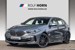 Schräge Frontansicht auf einen BMW 1er-Reihe , freigestellt
