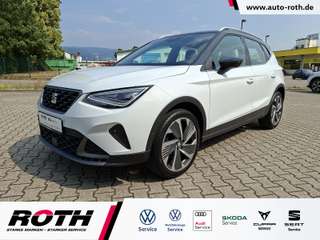 Schräge Frontansicht auf einen SEAT Arona , freigestellt