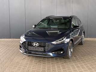 Schräge Frontansicht auf einen Hyundai i30 , freigestellt