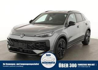 Schräge Frontansicht auf einen Volkswagen T-Roc , freigestellt