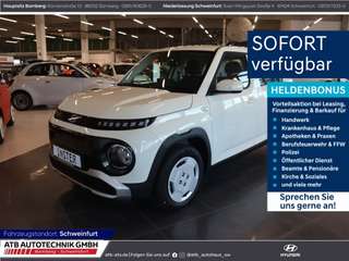 Schräge Frontansicht auf einen Hyundai Inster , freigestellt