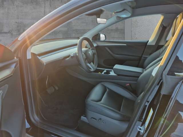 Fahrzeugbild eines TESLA Model Y