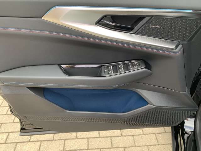 Fahrzeugbild eines Renault Rafale
