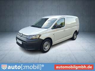 Schräge Frontansicht auf einen Volkswagen Caddy , freigestellt