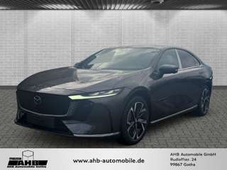 Schräge Frontansicht auf einen Mazda Mazda6 , freigestellt