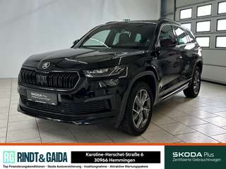 Schräge Frontansicht auf einen Skoda Kodiaq , freigestellt