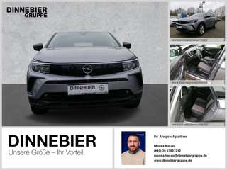 Schräge Frontansicht auf einen Opel Grandland X , freigestellt
