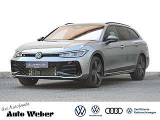 Schräge Frontansicht auf einen Volkswagen Passat , freigestellt