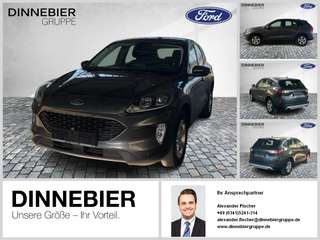 Schräge Frontansicht auf einen Ford Kuga , freigestellt