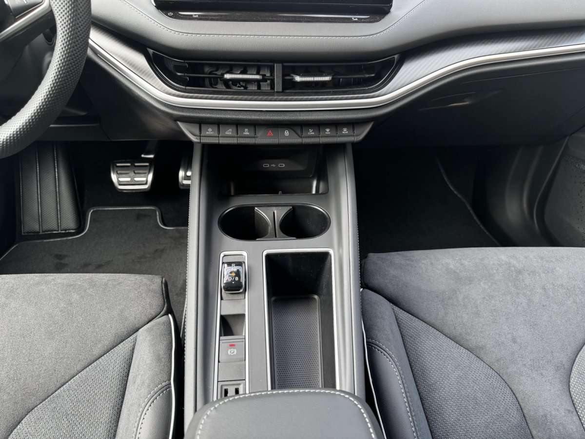 Fahrzeugbild eines Skoda ELROQ