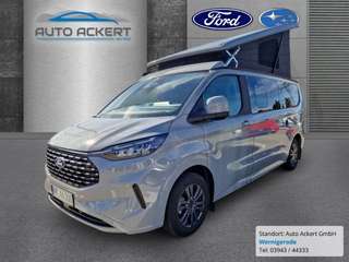 Schräge Frontansicht auf einen Ford Transit Custom , freigestellt