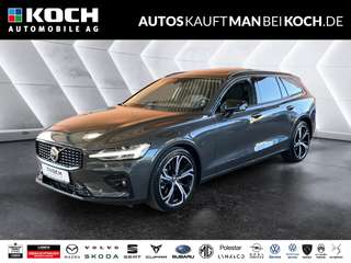 Schräge Frontansicht auf einen Volvo V60 , freigestellt