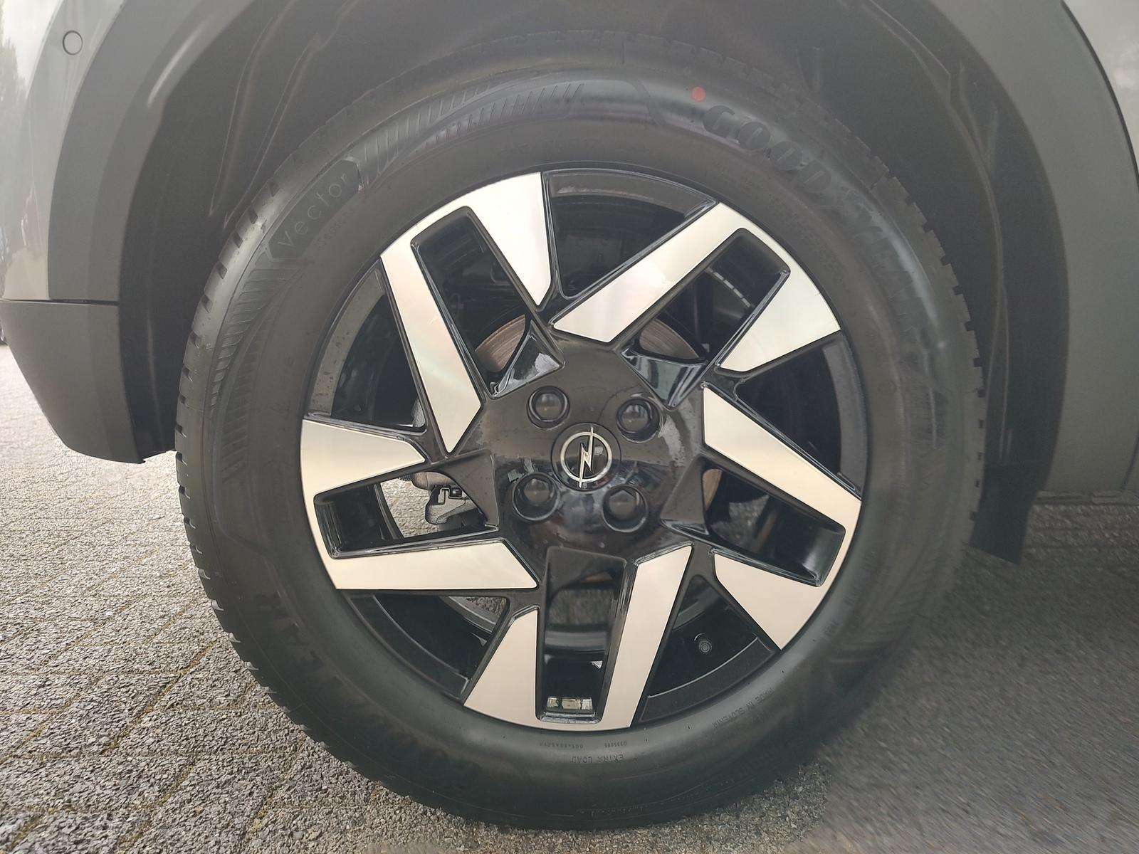 Fahrzeugbild eines Opel Mokka Electric