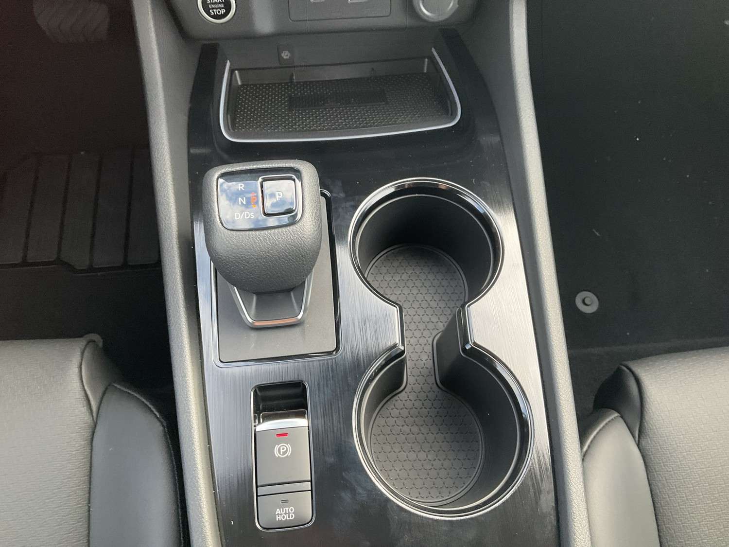 Fahrzeugbild eines Nissan X-TRAIL