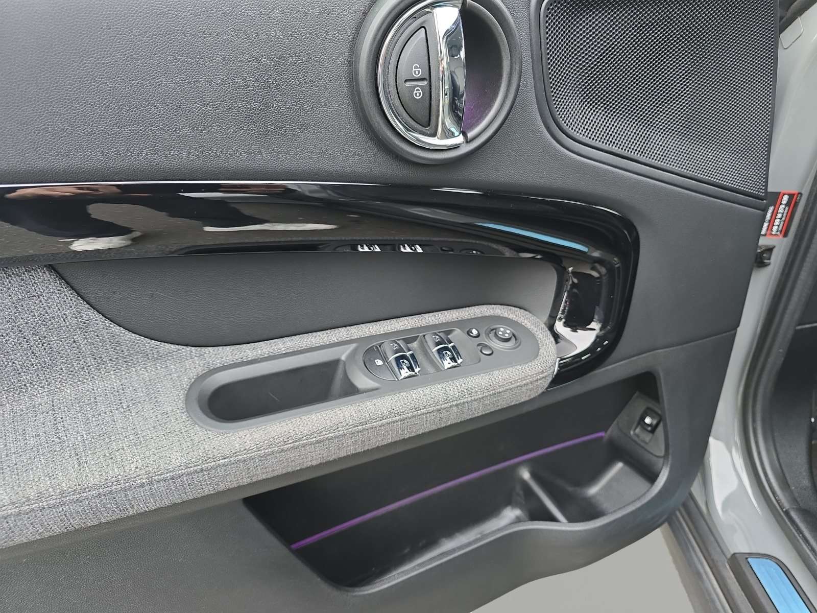 Fahrzeugbild eines MINI COOPER SE