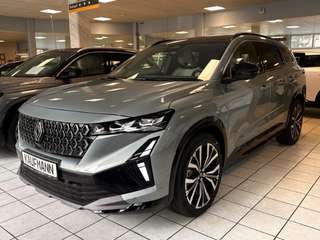 Schräge Frontansicht auf einen Renault Espace , freigestellt