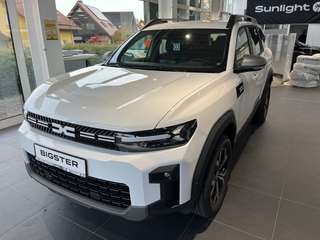 Schräge Frontansicht auf einen Dacia Bigster , freigestellt