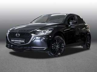 Schräge Frontansicht auf einen Mazda Mazda2 , freigestellt