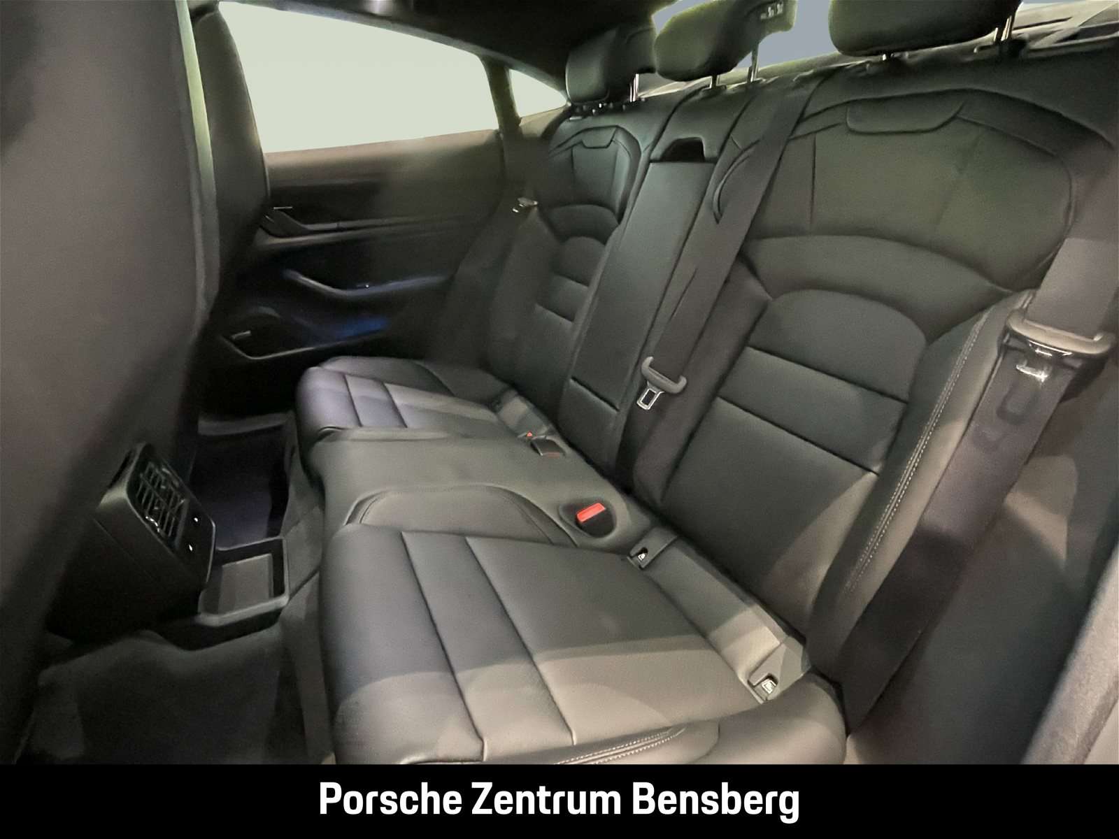 Fahrzeugbild eines Porsche Taycan