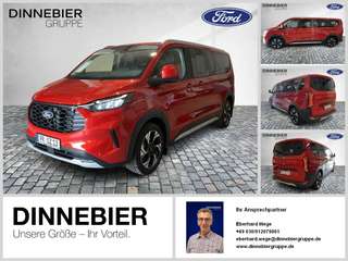 Schräge Frontansicht auf einen Ford Tourneo Custom , freigestellt
