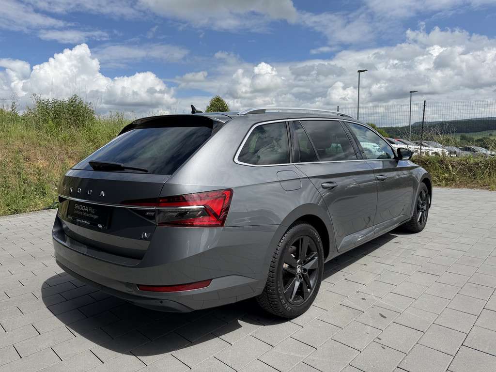 Fahrzeugbild eines Skoda Superb